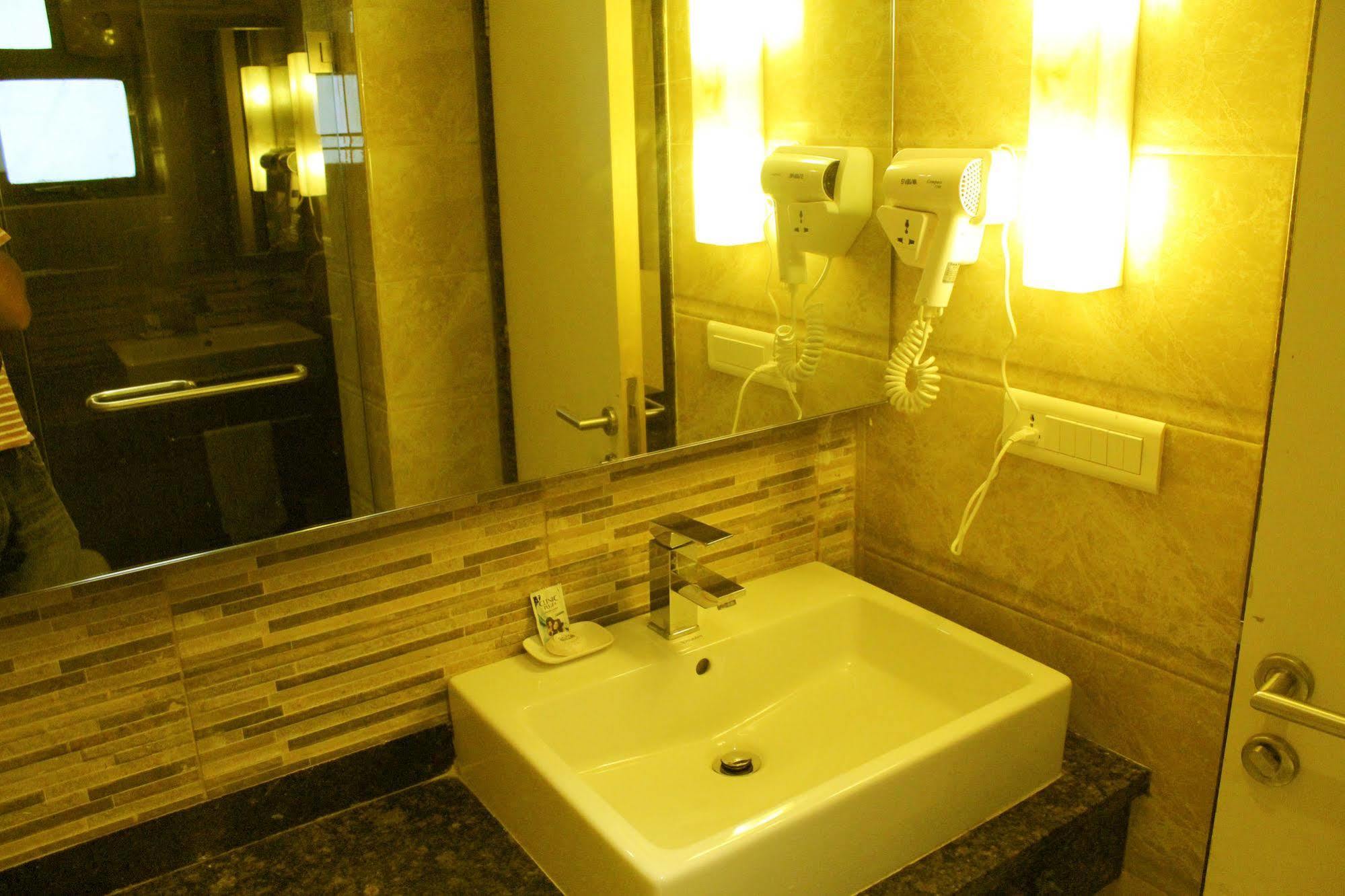 Hotel Galaxy Mumbai Exterior foto