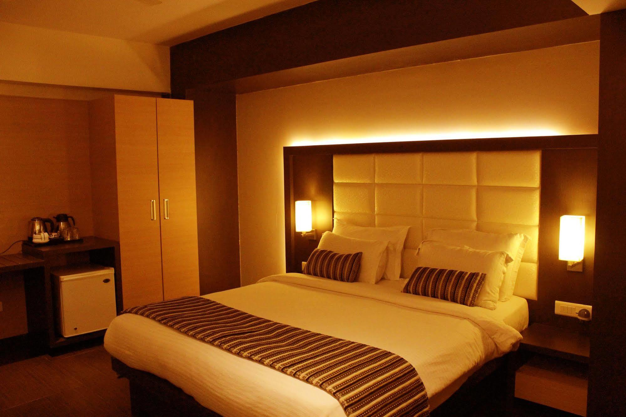 Hotel Galaxy Mumbai Exterior foto