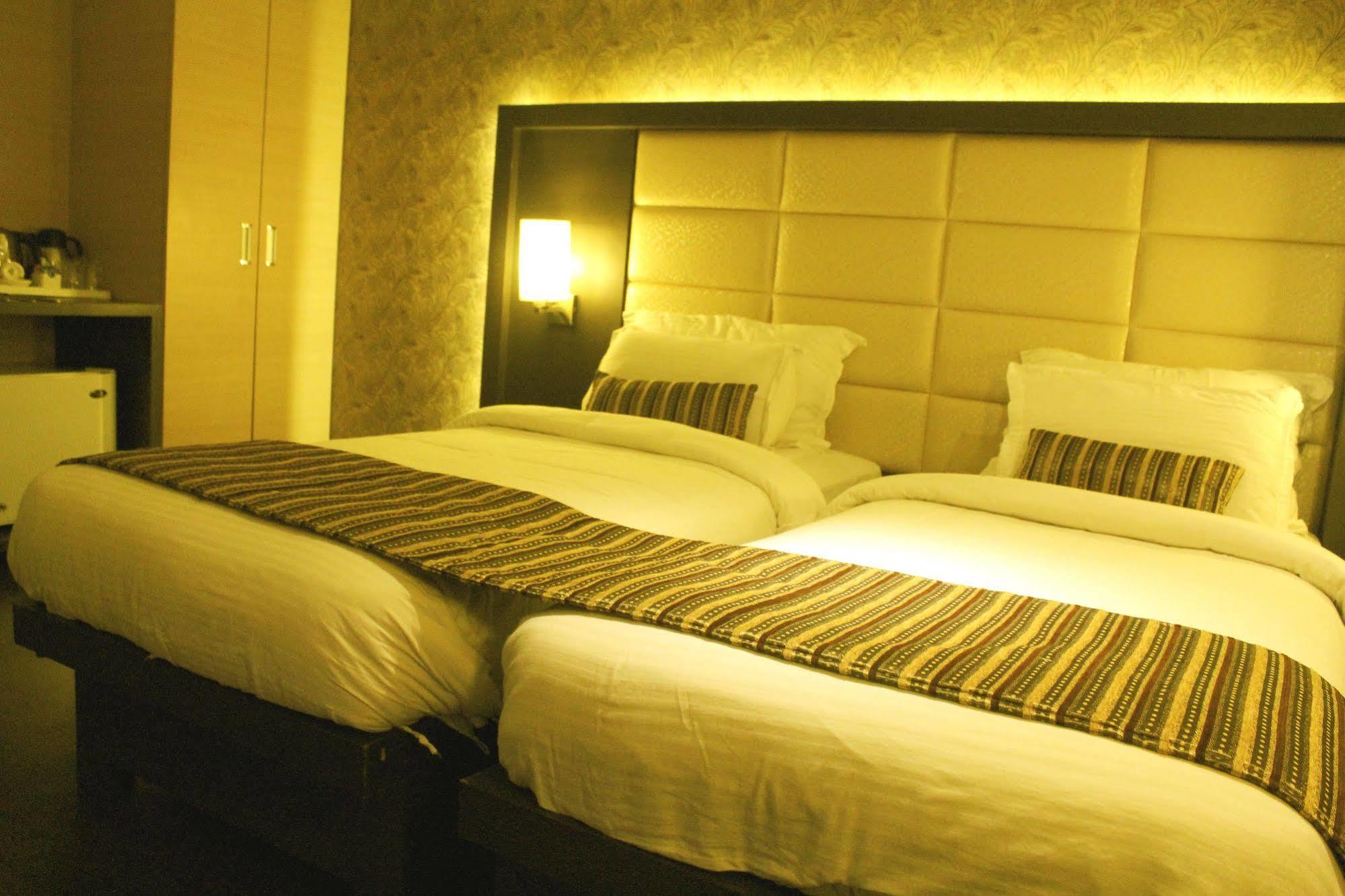Hotel Galaxy Mumbai Exterior foto